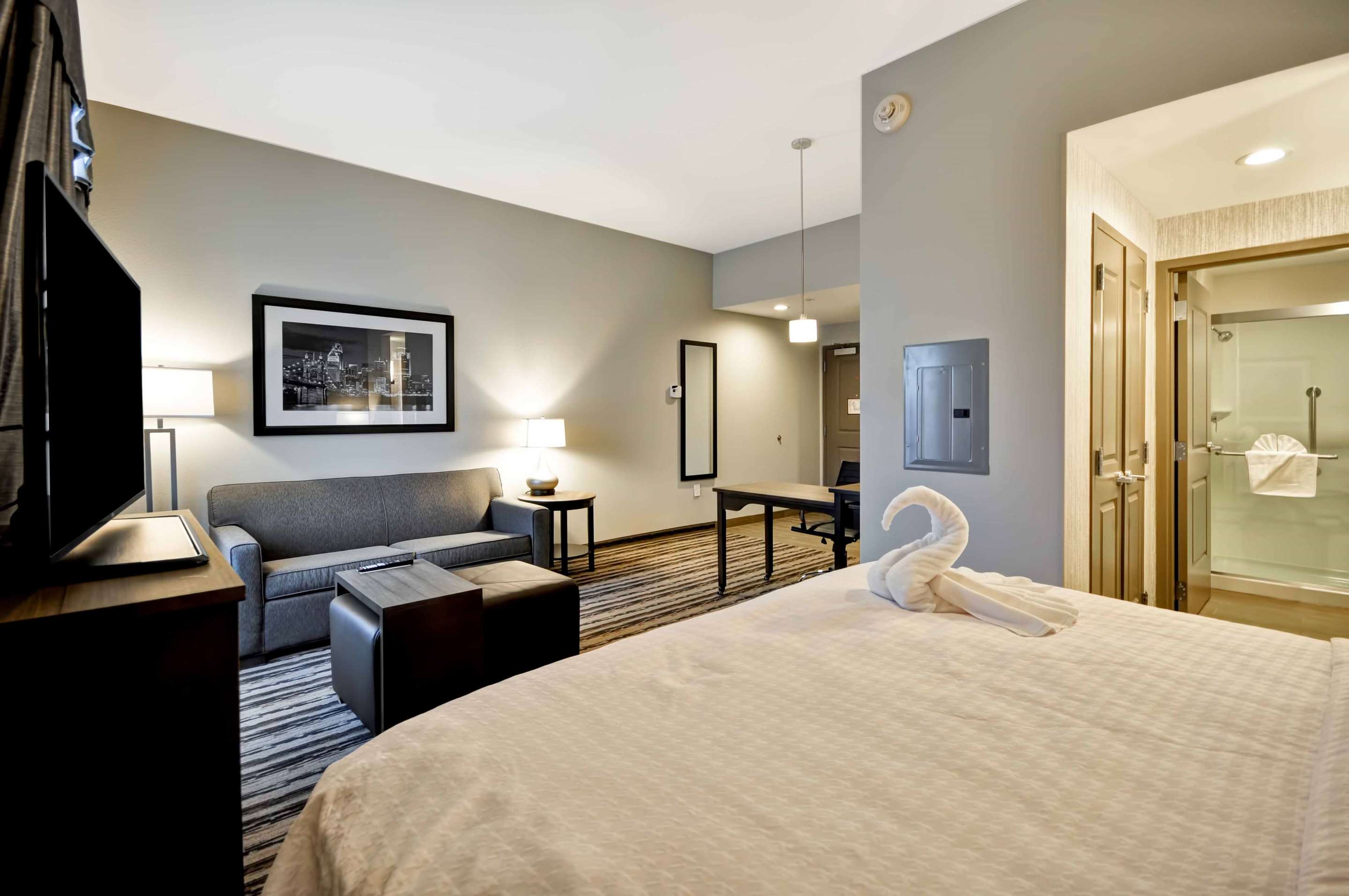 Guest room bath