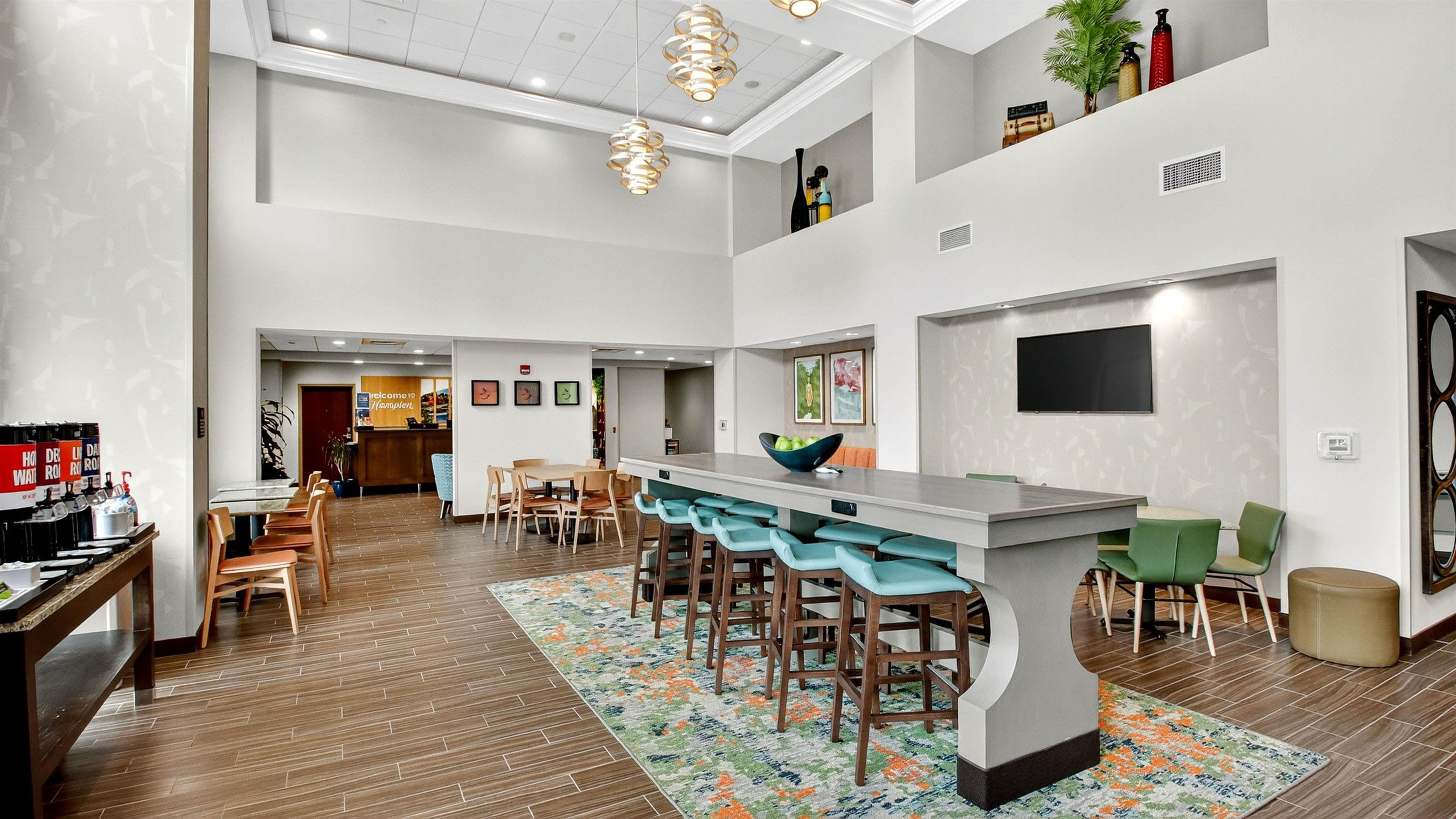 Lobby | Hampton Inn & Suites Chippewa Falls