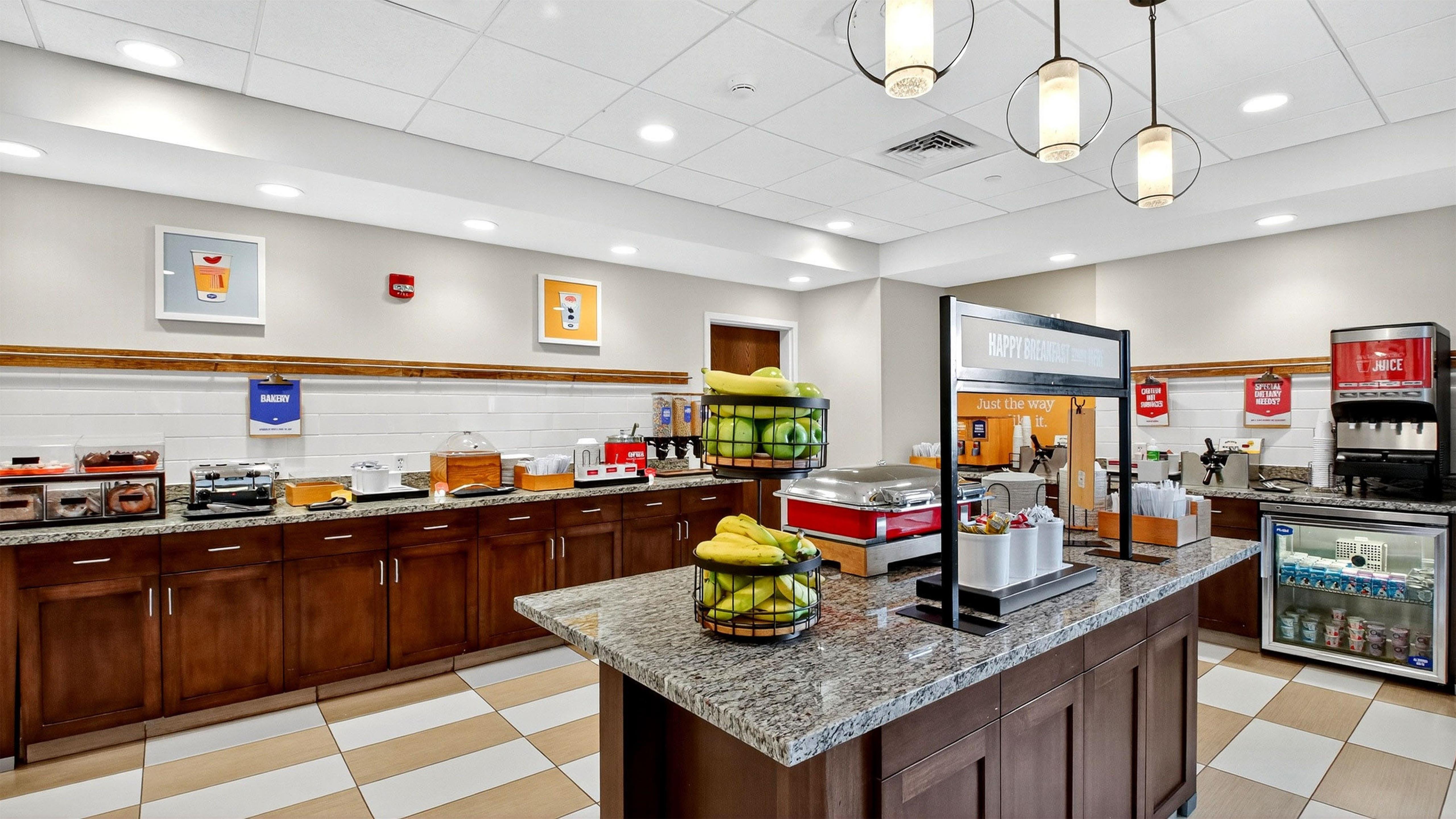 Breakfast Area | Hampton Inn & Suites Chippewa Falls