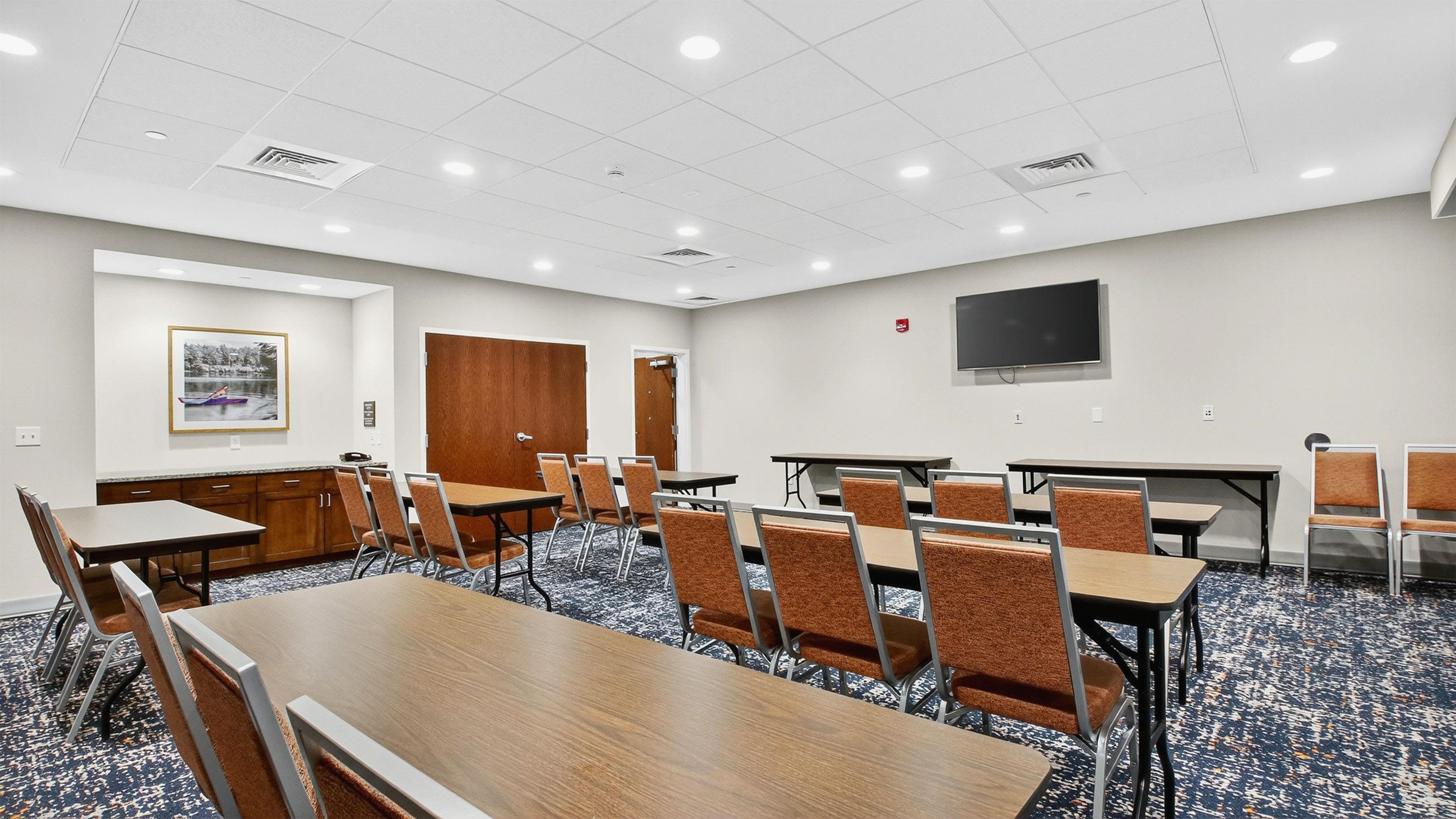 Meeting Room | Hampton Inn & Suites Chippewa Falls