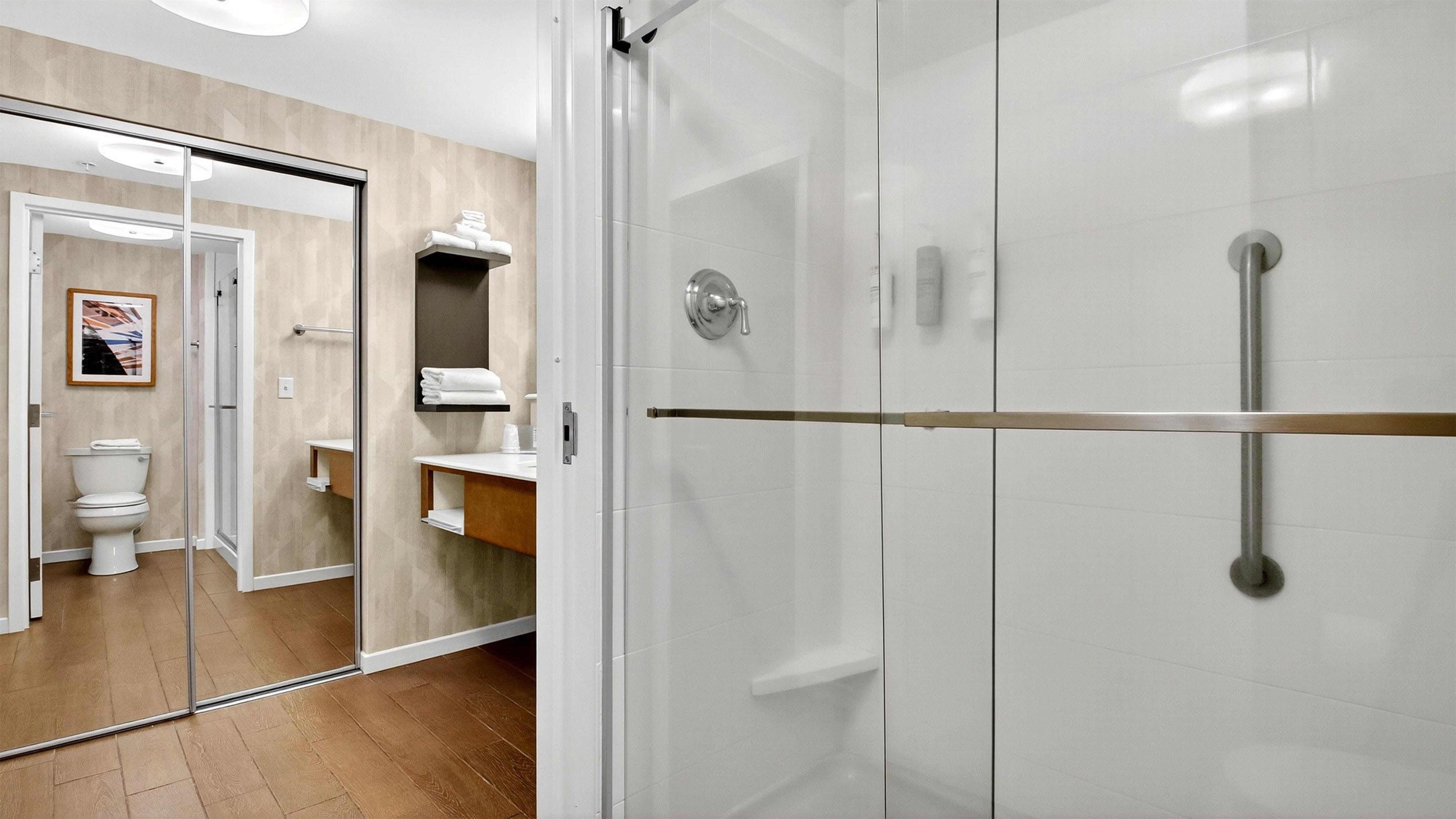 Guest room bath