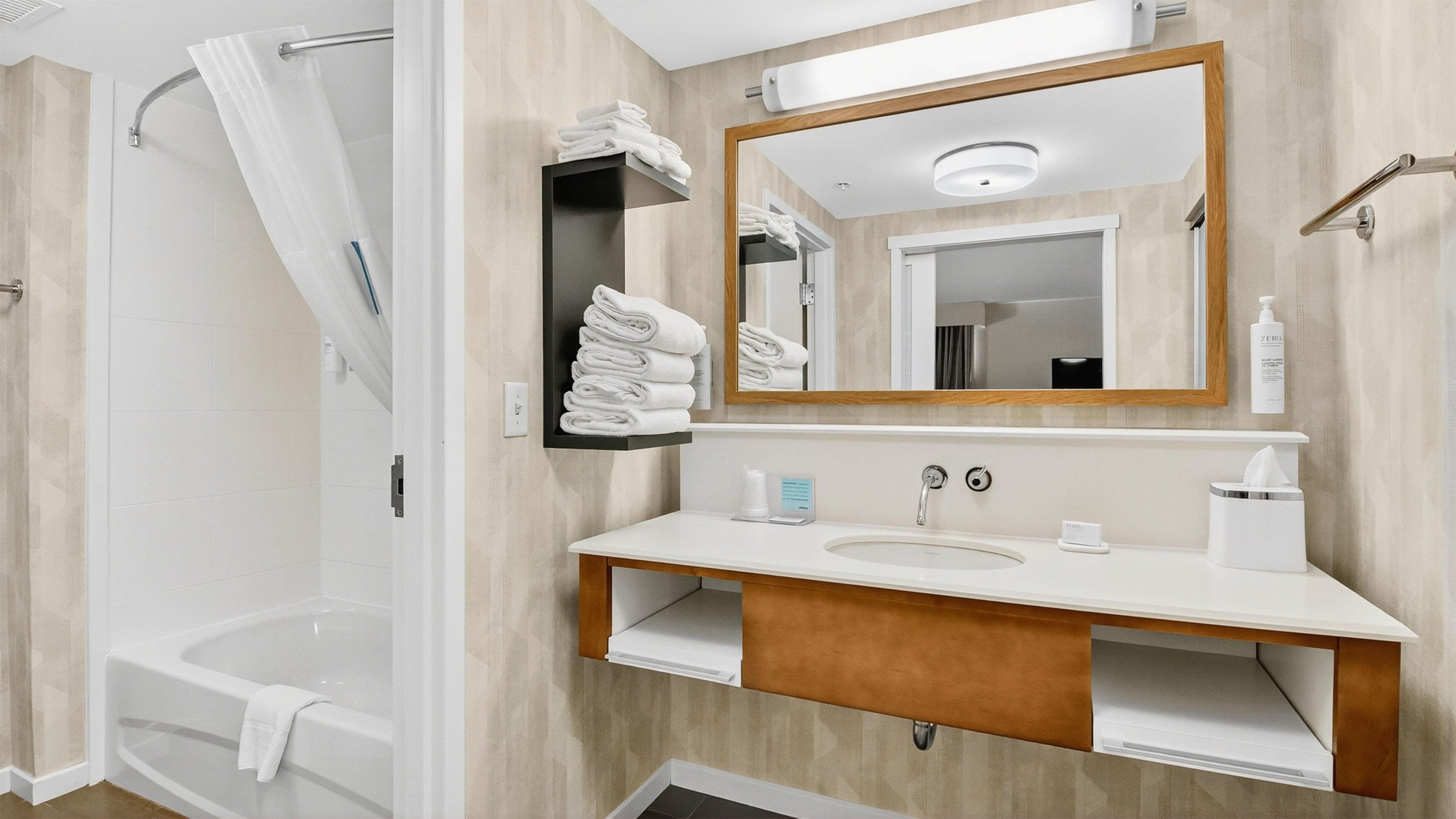 Guest room bath