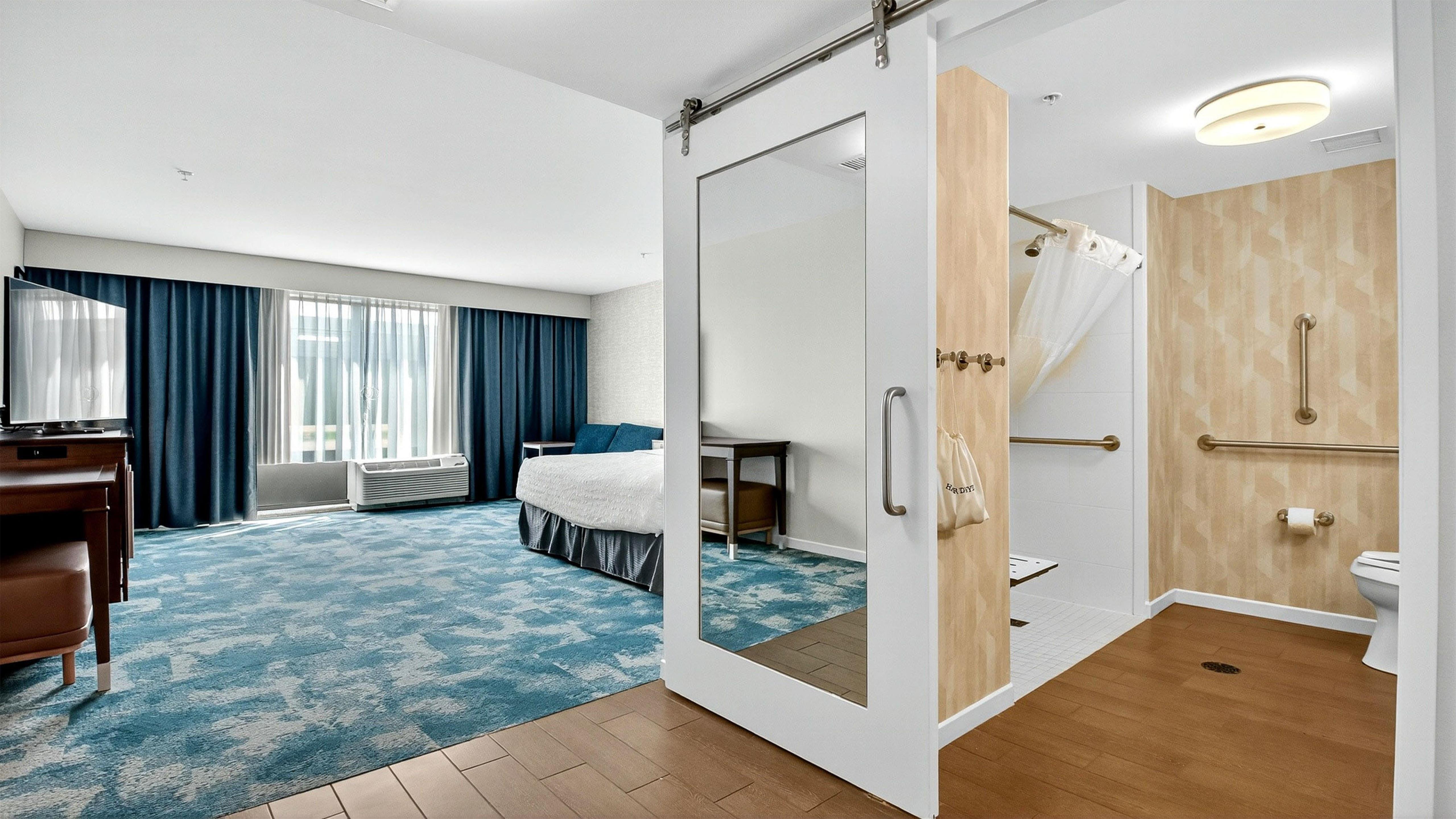 Guest room bath