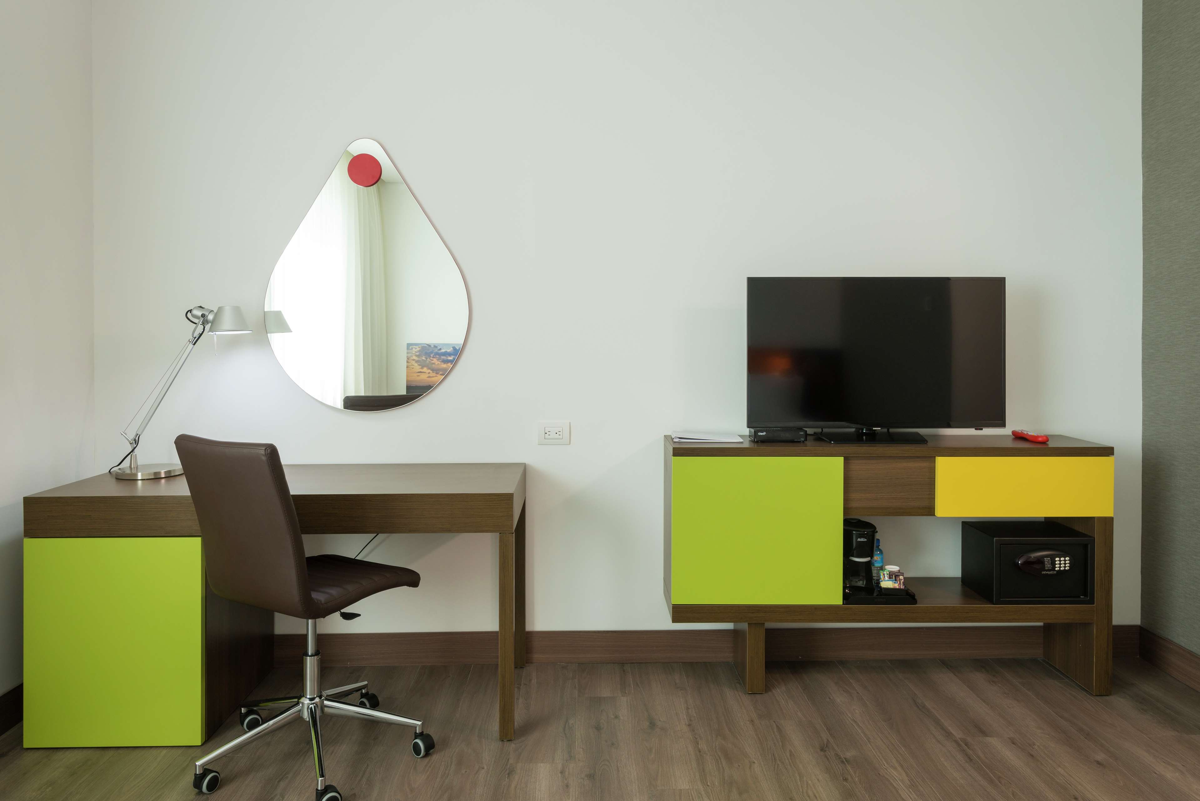Hampton By Hilton Yopal Room Type - 1 QUEEN ACC W RI-SHR NS