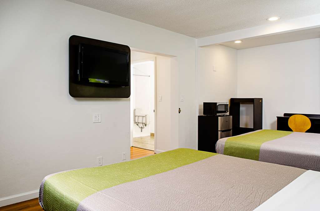 MOTEL 6 MODESTO-guestroom-Guest Room,On-Site.jpg