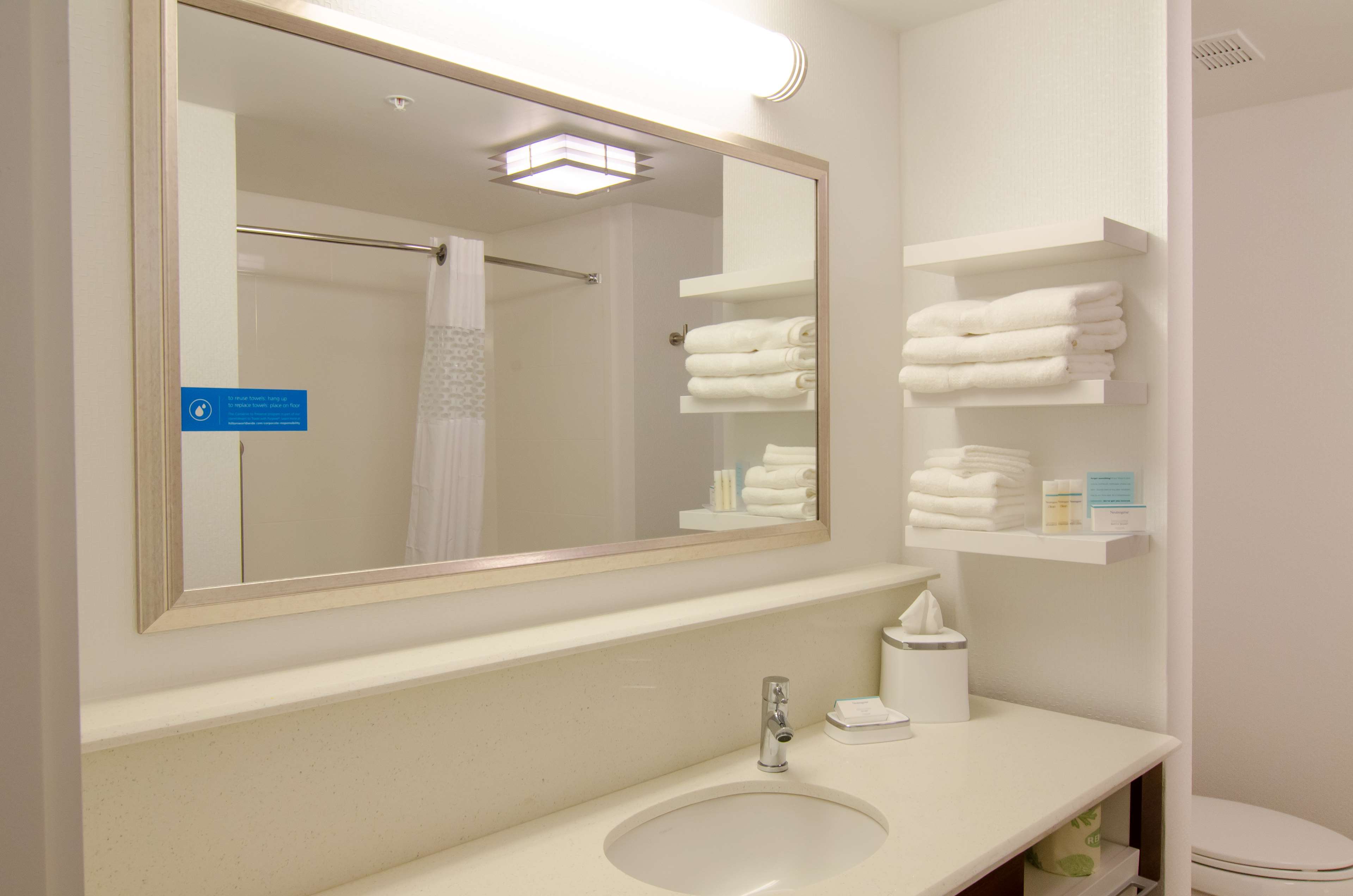 Hampton Inn & Suites Huntsville, TX Room Type - 2 QNS HEARING ACC NOSMOK