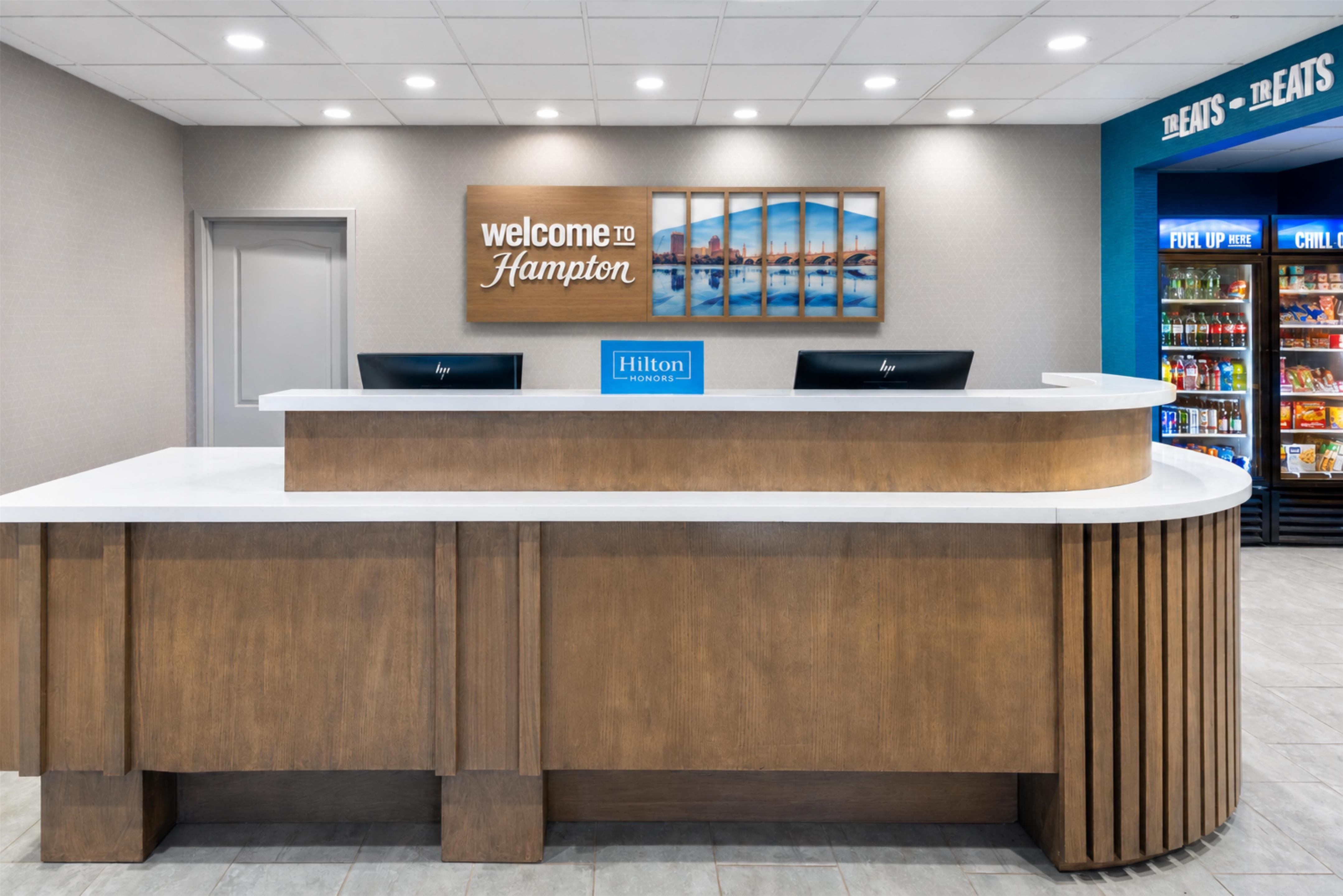Reception | Hampton Inn & Suites Springfield/Downtown