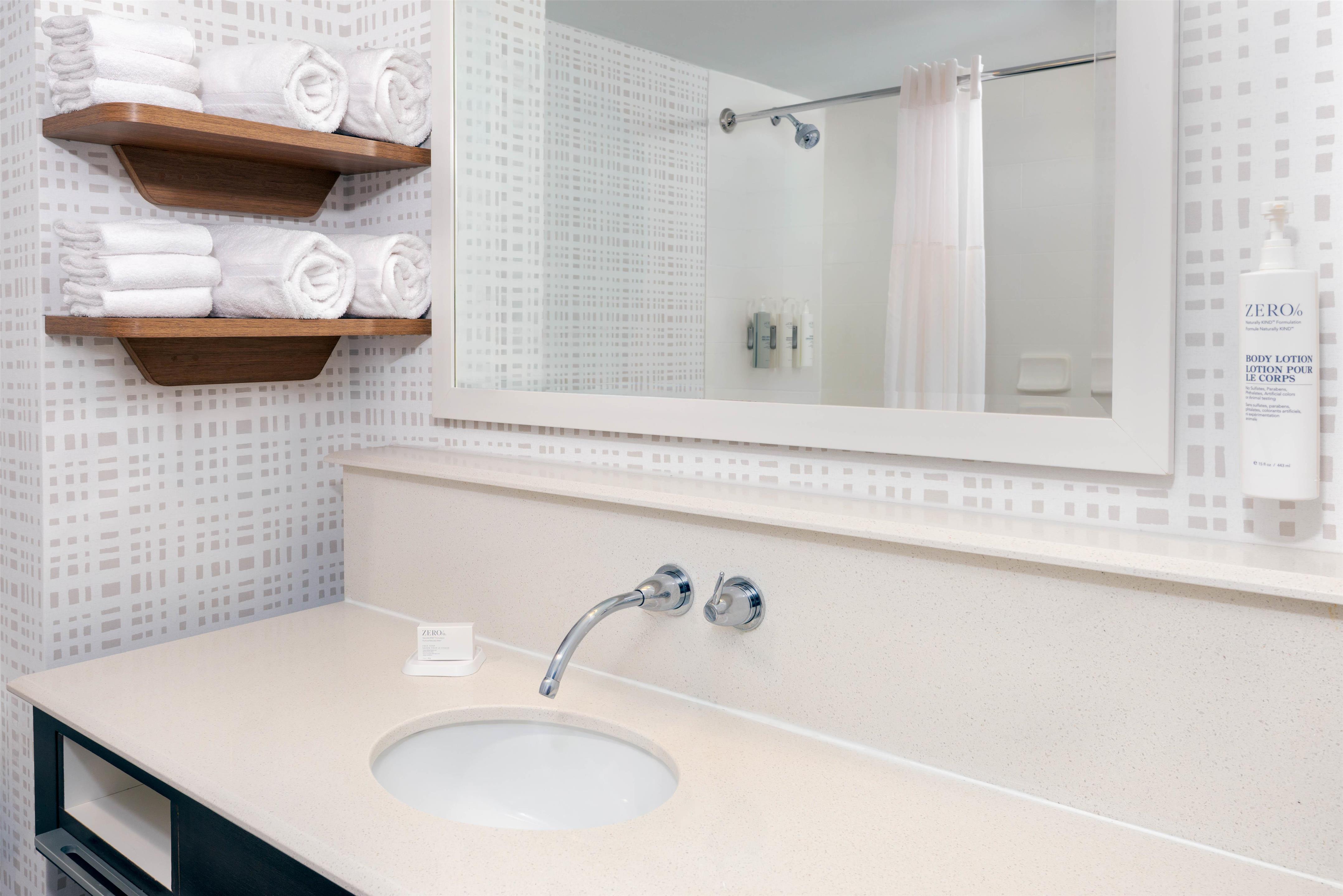 Guest room bath