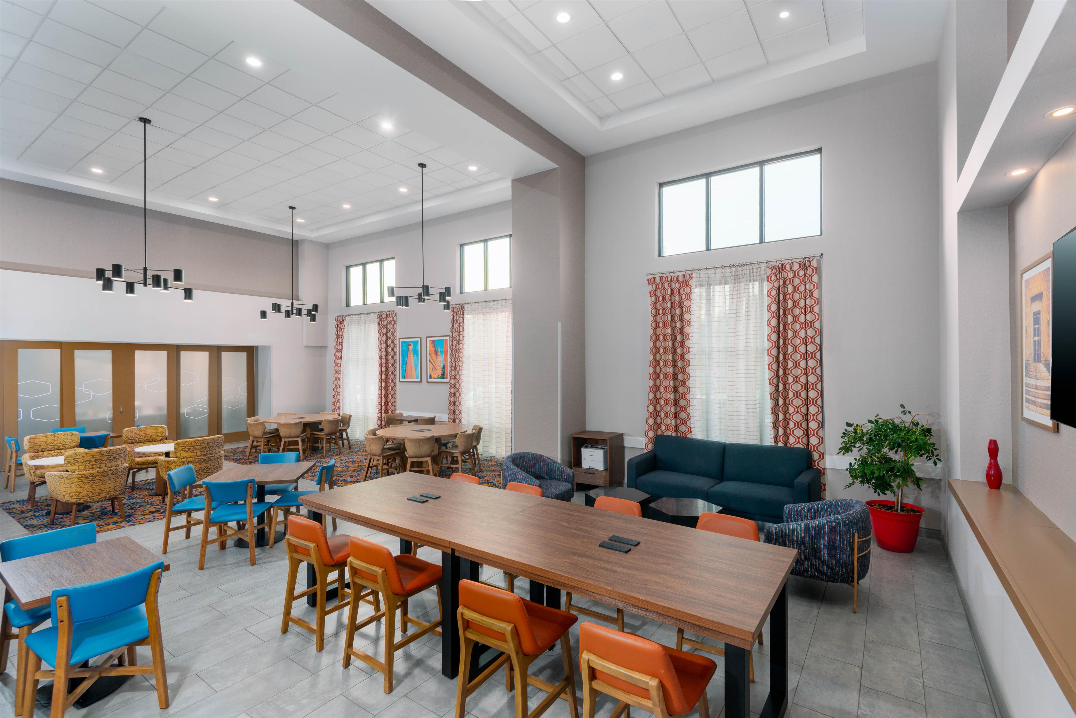 Lobby | Hampton Inn & Suites Springfield/Downtown