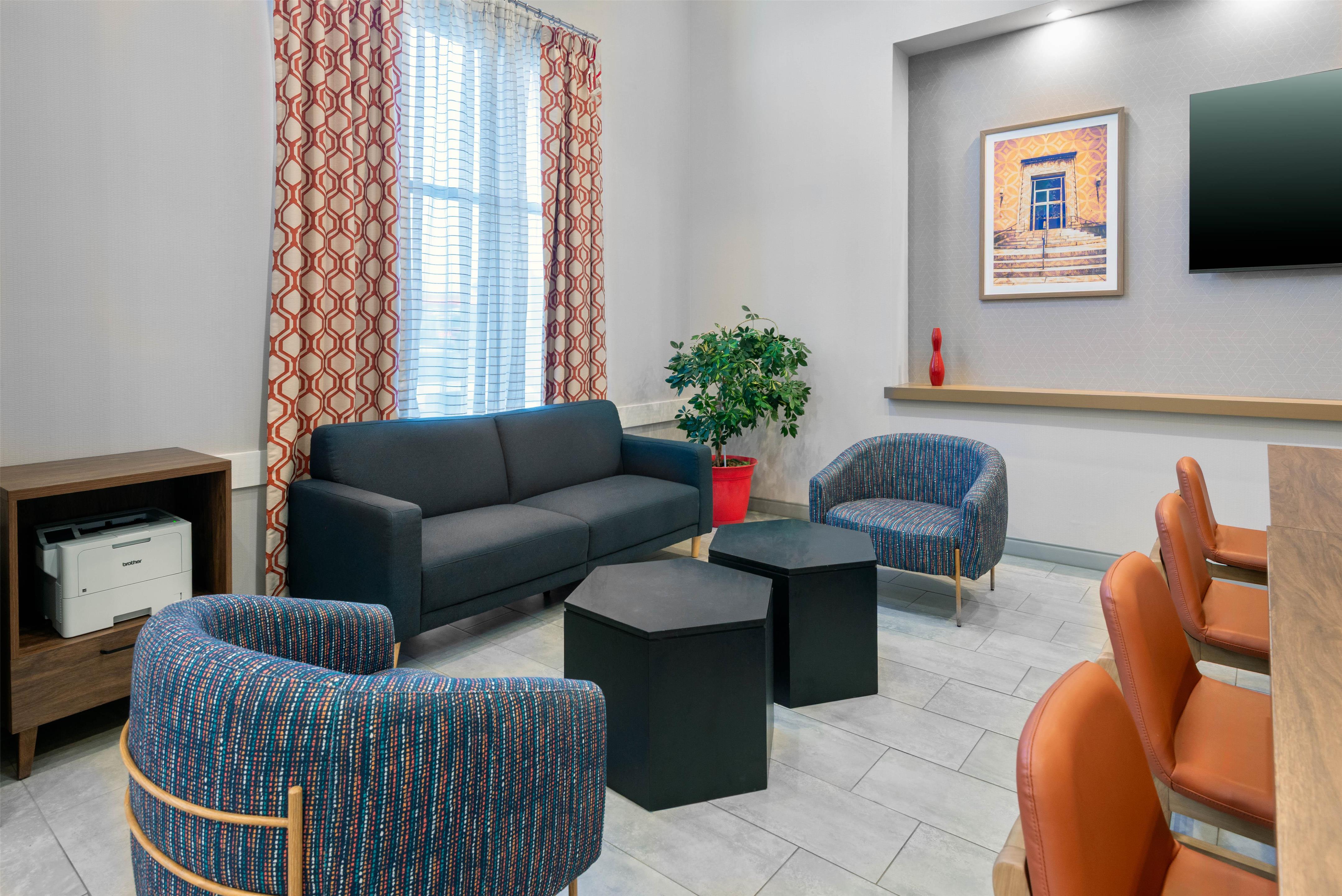 Lobby | Hampton Inn & Suites Springfield/Downtown