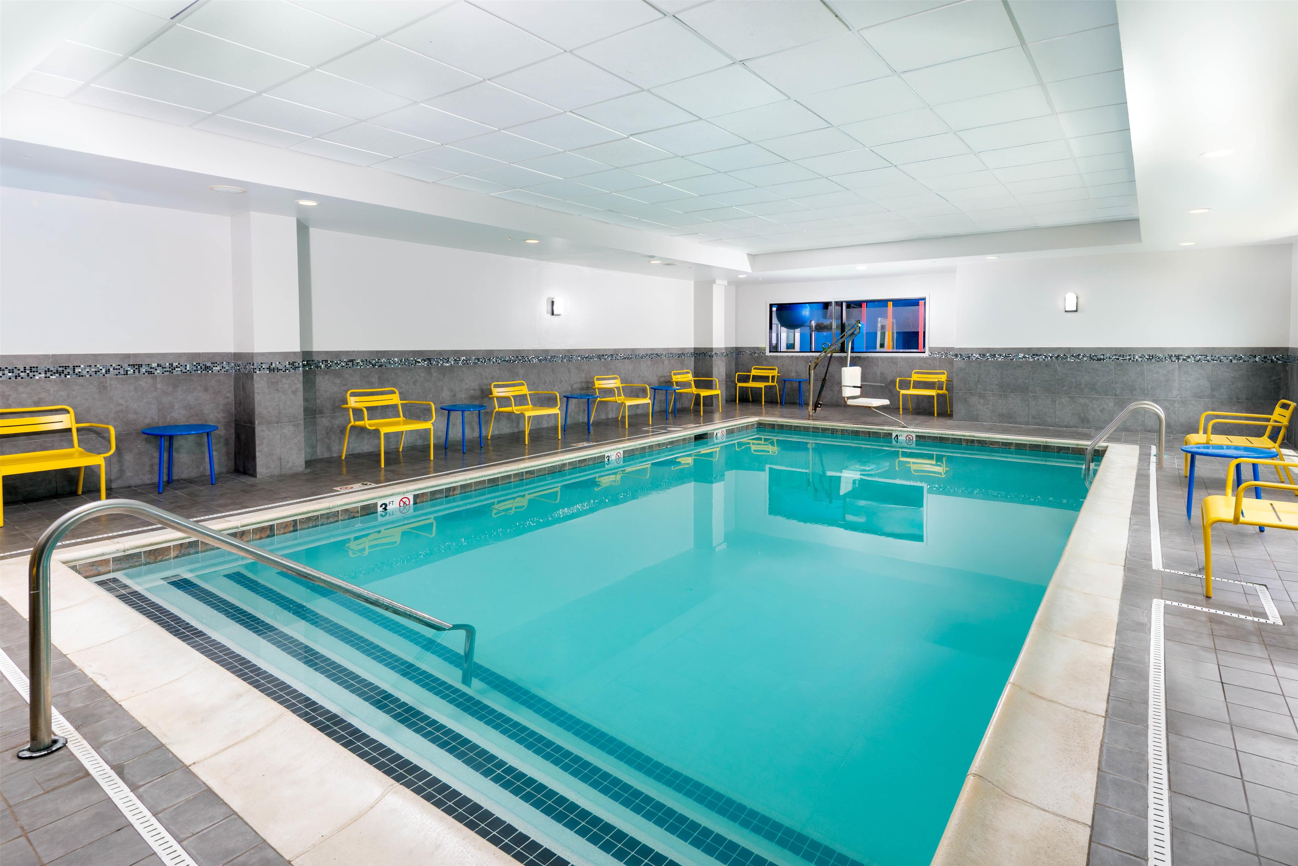 Pool | Hampton Inn & Suites Springfield/Downtown