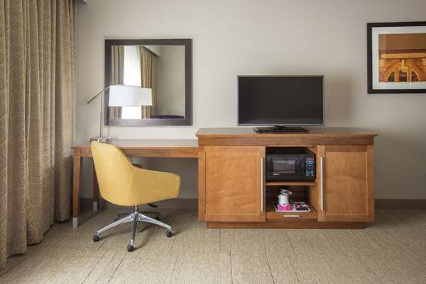  - Hampton Inn & Suites Papermill Drive Knoxville - I-40 & I-75, Exit 383