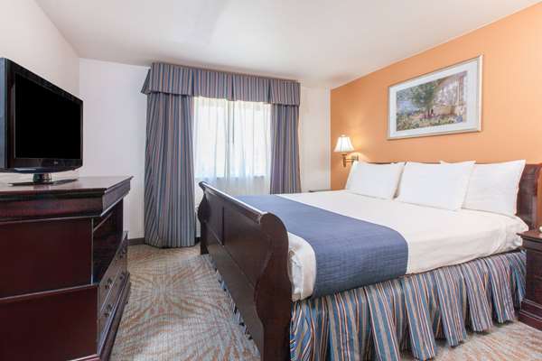 Suite - Super 8 Hotel West Lubbock