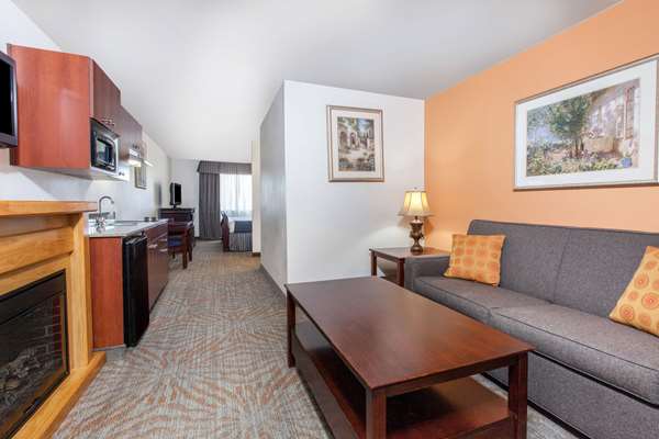 Suite - Super 8 Hotel West Lubbock