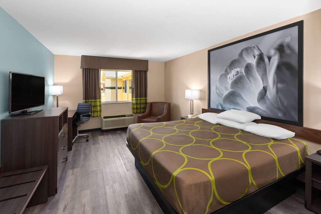 SUPER 8 BY WYNDHAM LUBBOCK WEST-guestroom-Guest Room,On-Site.jpg