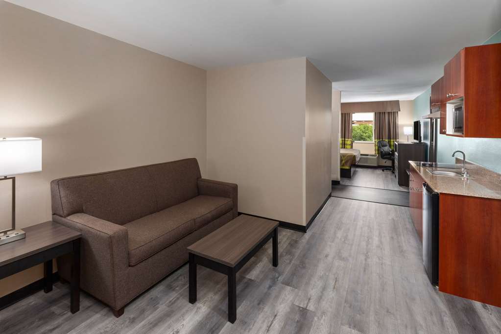 SUPER 8 BY WYNDHAM LUBBOCK WEST-guestroom-Guest Room,Suite,On-Site.jpg