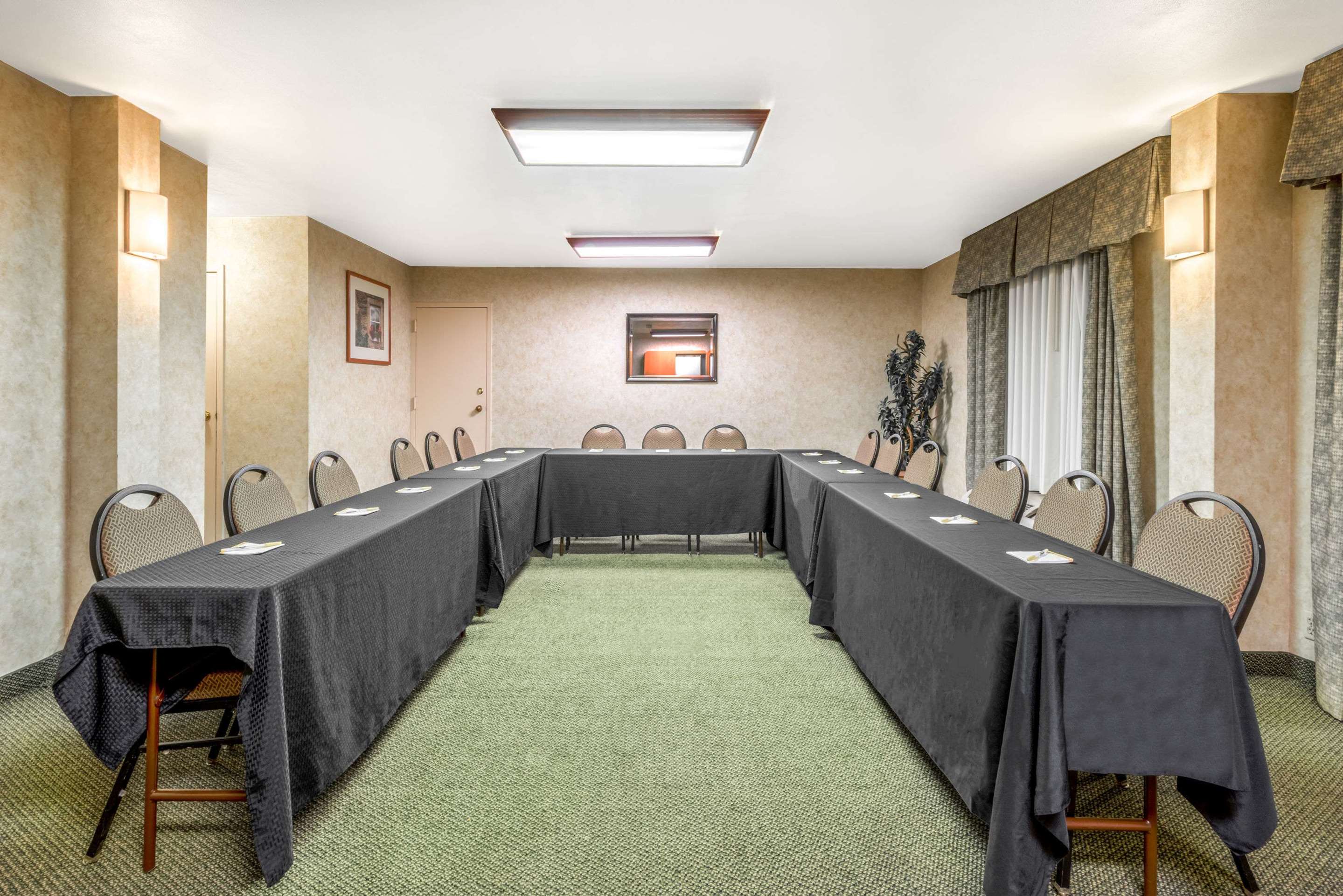 Meeting Room | Days Inn & Suites by Wyndham Albuquerque North