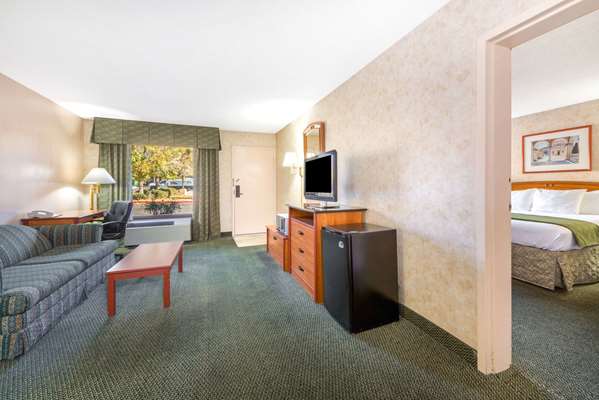  - Days Inn & Suites North Albuquerque - I-25, Exit 231