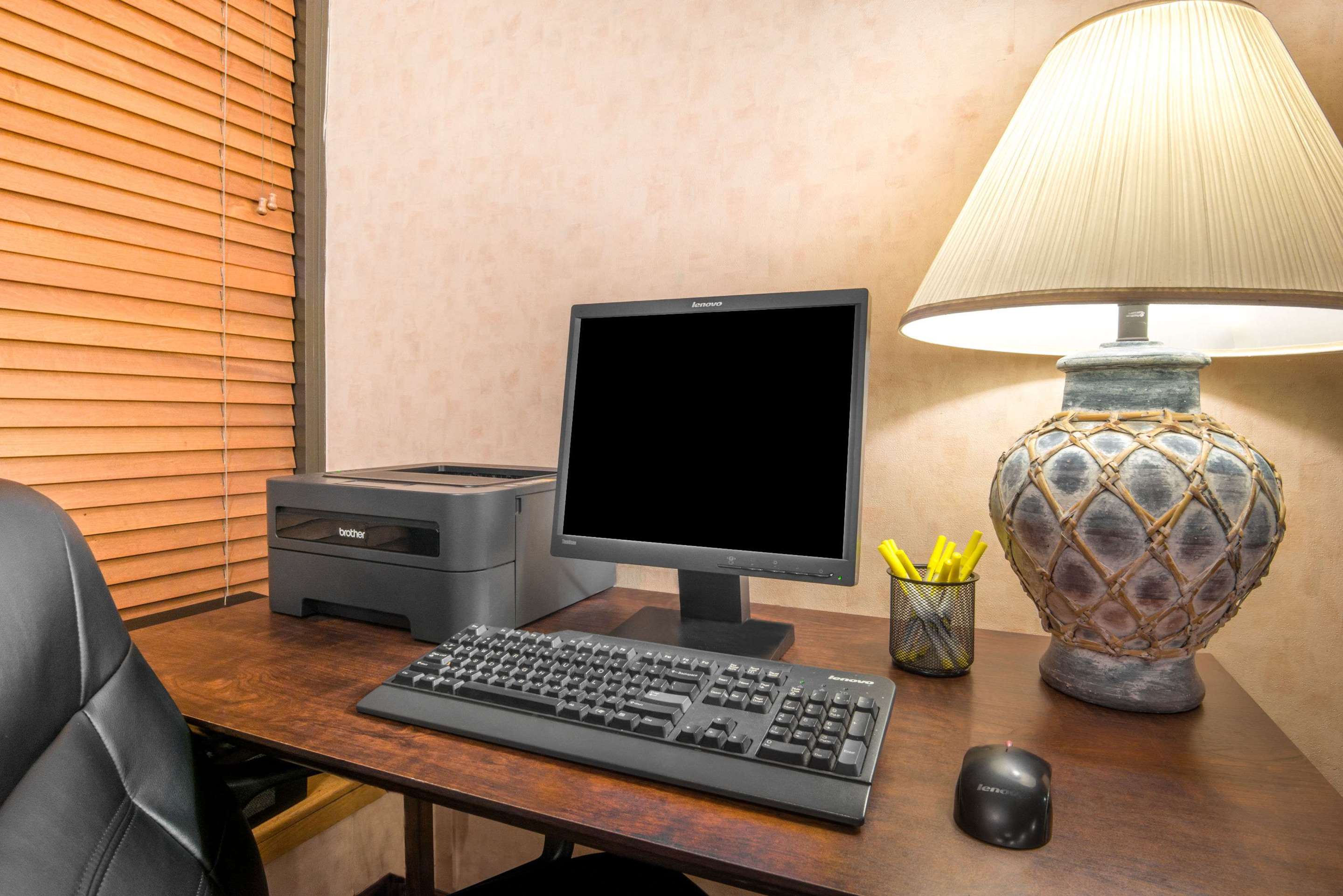Business Center | Days Inn & Suites by Wyndham Albuquerque North