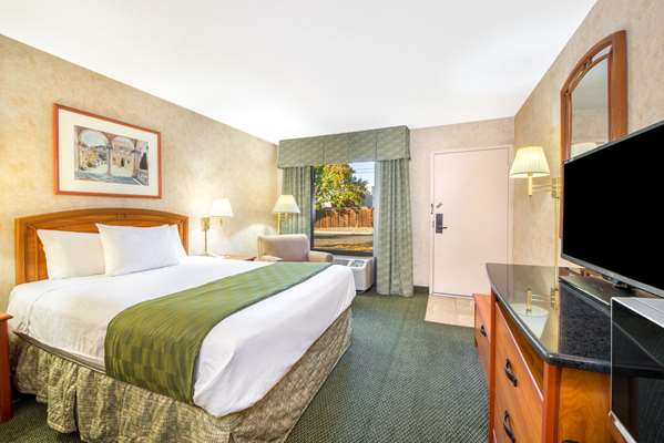  - Days Inn & Suites North Albuquerque - I-25, Exit 231