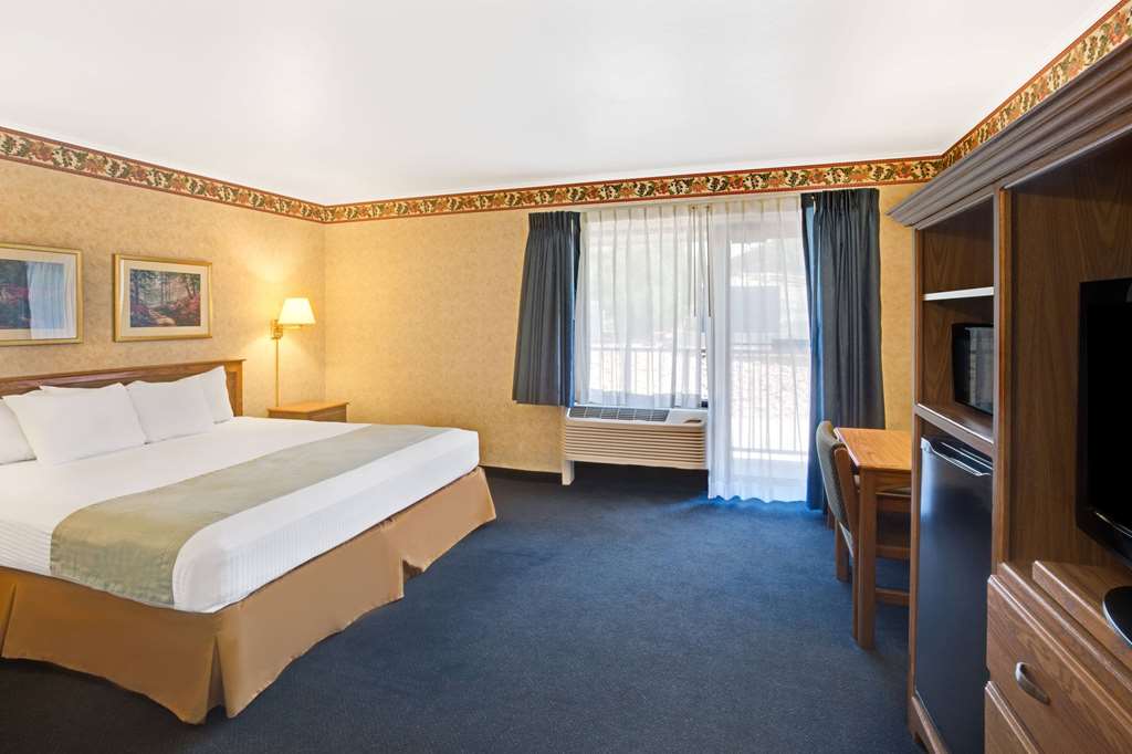 TRAVELODGE BY WYNDHAM RAPID CITY-guestroom-Guest Room,On-Site.jpg
