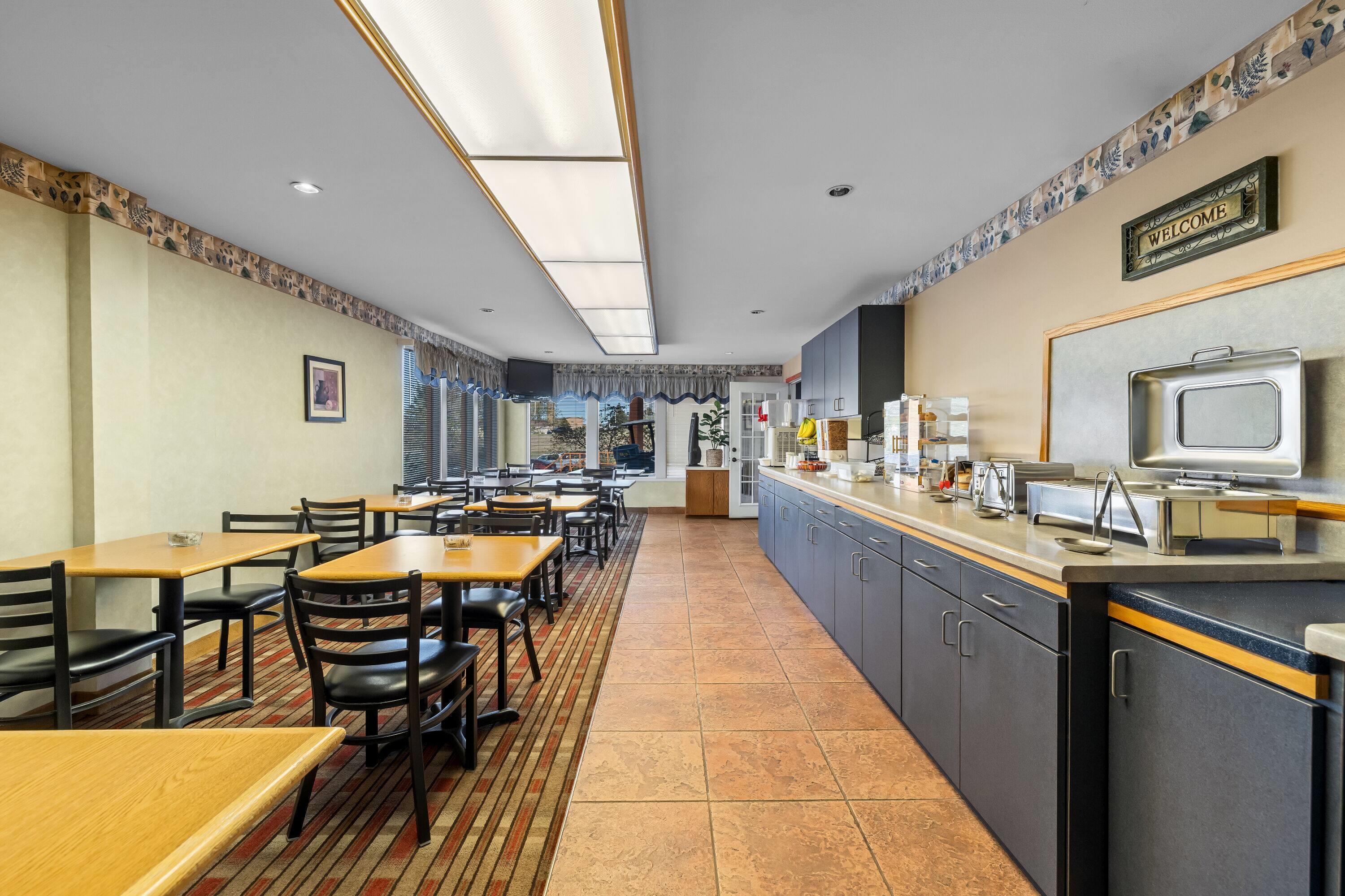 Breakfast Area | Travelodge by Wyndham Rapid City