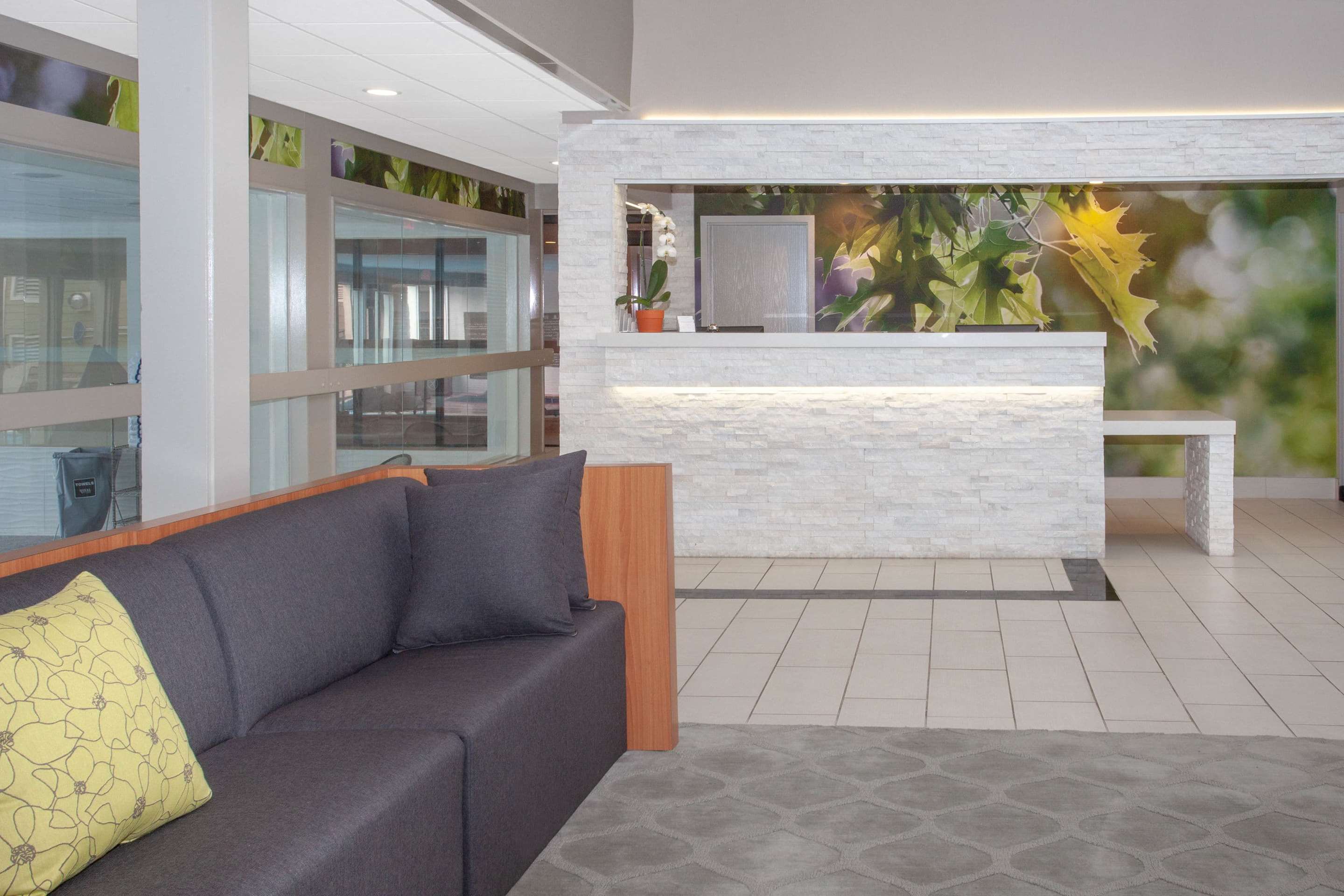 Lobby | Wyndham Garden Fort Wayne