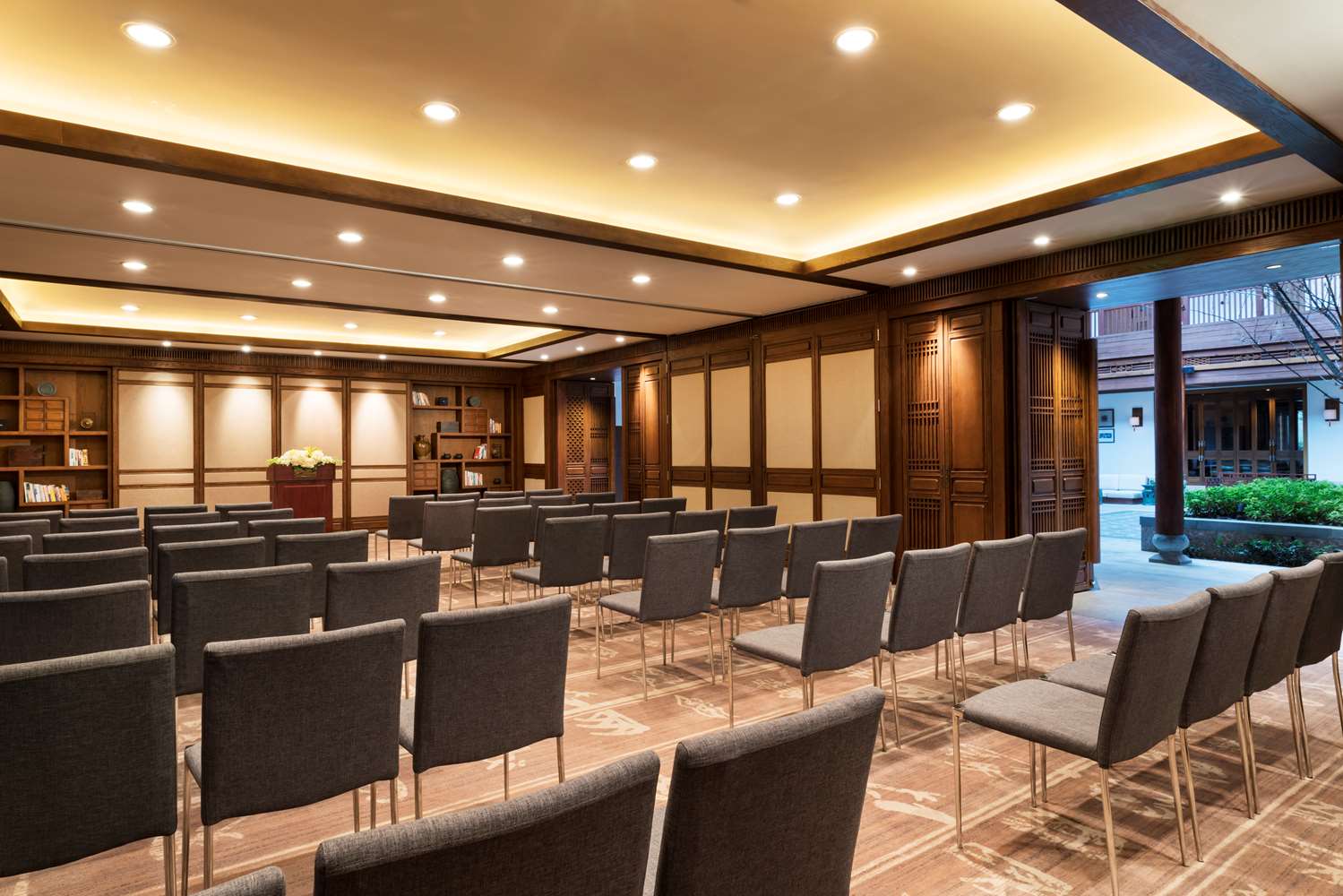 JINMAO HOTEL LIJIANG - Photo 40