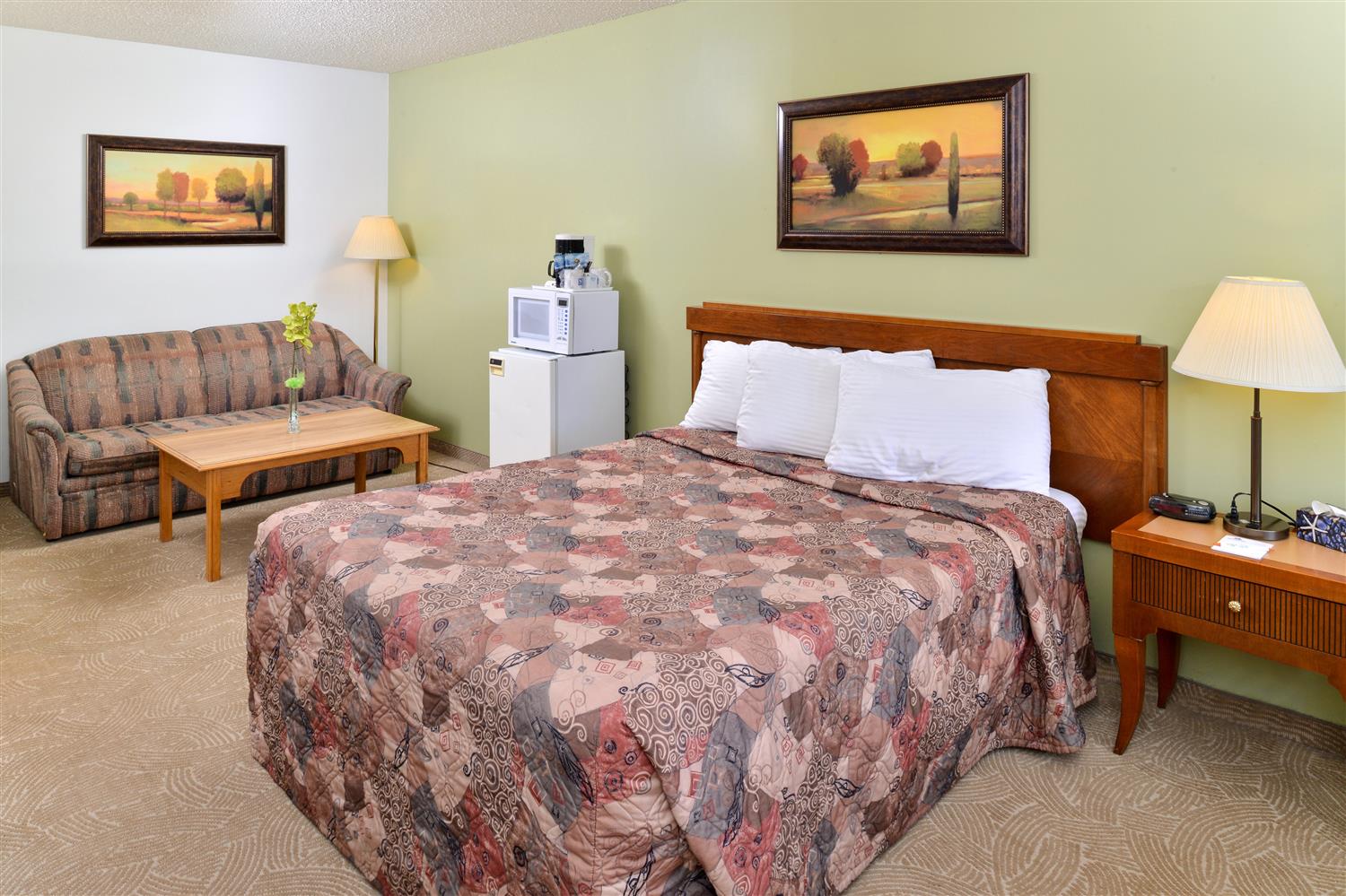 1 Queen Bed Non-Smoking image