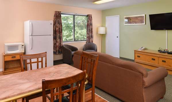 Suite - Canadas Best Value Inn Whitecourt