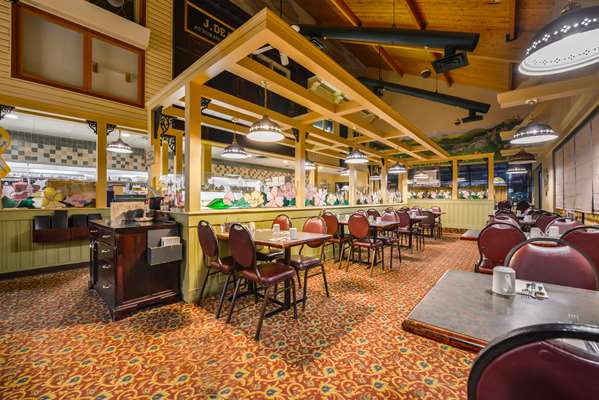 Restaurant - Canadas Best Value Inn Whitecourt