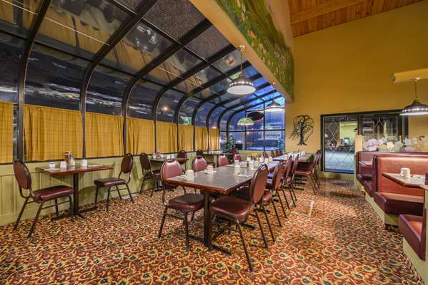 Restaurant - Canadas Best Value Inn Whitecourt