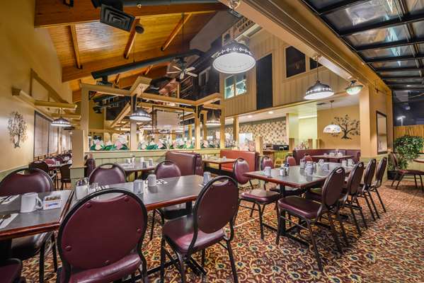 Restaurant - Canadas Best Value Inn Whitecourt