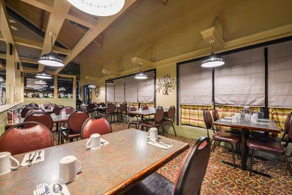 Restaurant - Canadas Best Value Inn Whitecourt