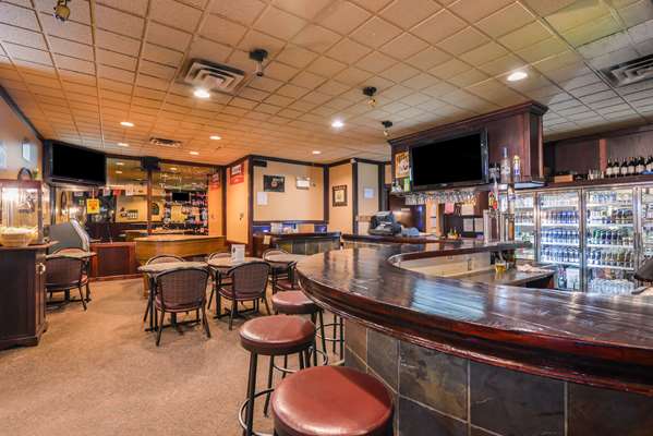 Bar - Canadas Best Value Inn Whitecourt