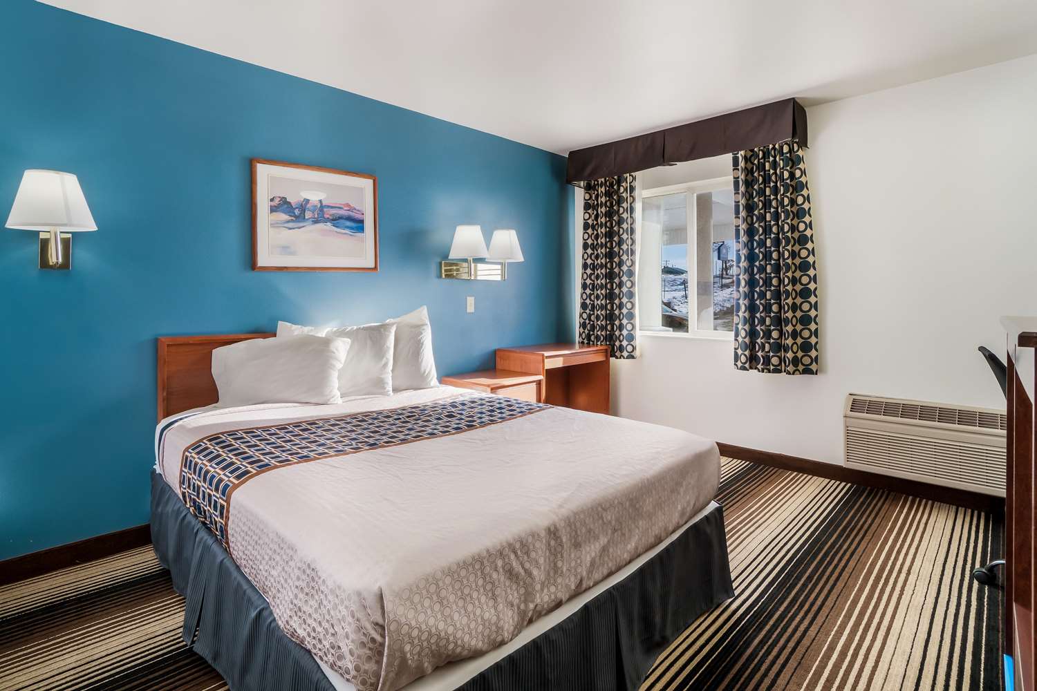 1 Queen Bed Accessible Non-Smoking image