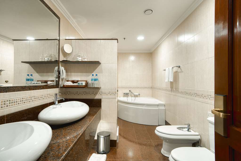 KIBO PALACE HOTEL-guestroom-Guest Room,Bathroom,Suite,On-Site.jpg