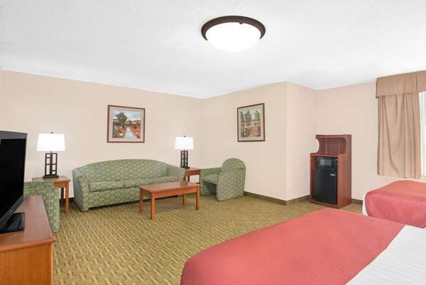 Suite - Baymont Inn & Suites Springfield