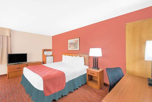 Suite - Baymont Inn & Suites Springfield
