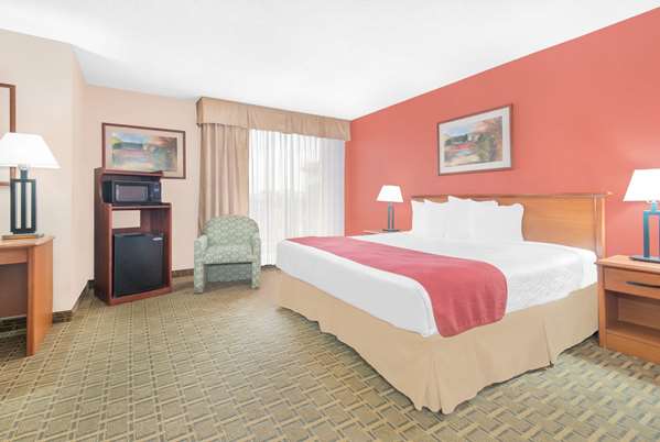 Suite - Baymont Inn & Suites Springfield