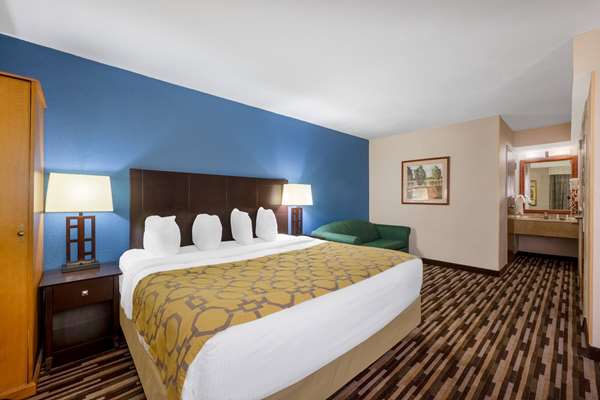 Suite - Baymont Inn & Suites Springfield