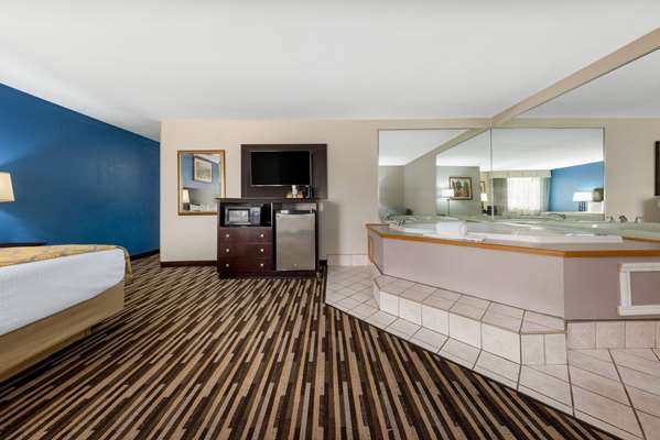 Suite - Baymont Inn & Suites Springfield