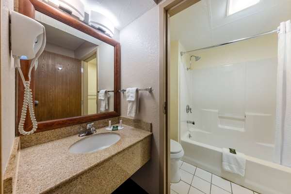 - Baymont Inn & Suites Springfield