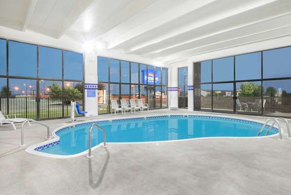 Pool - Baymont Inn & Suites Springfield