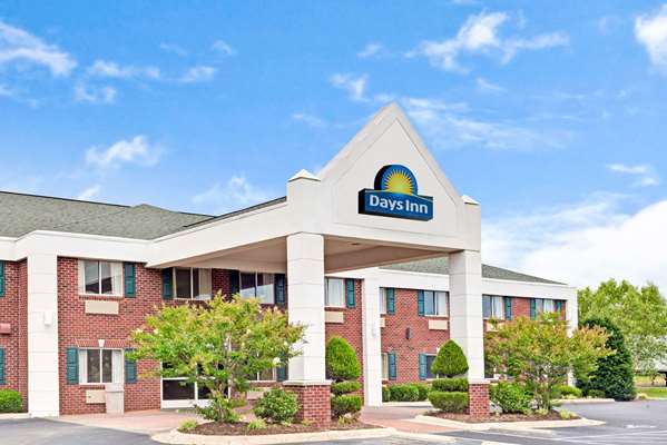 Exterior view - Days Inn Siler City
