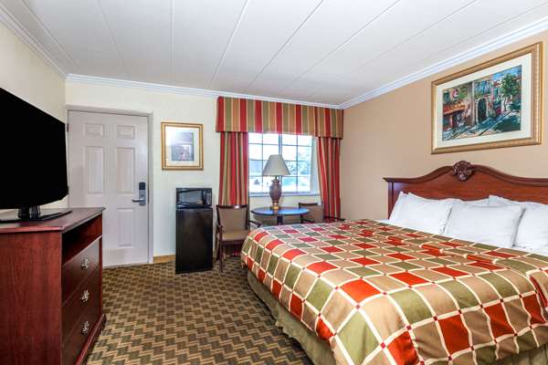  - Days Inn & Suites Roseville