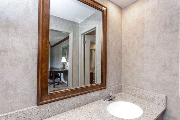  - Days Inn & Suites Roseville