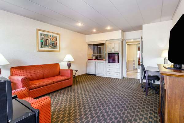 Suite - Days Inn & Suites Roseville