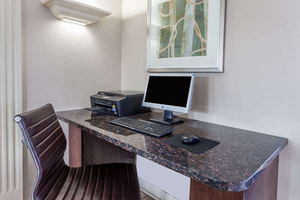 Conference Area - Days Inn & Suites Roseville