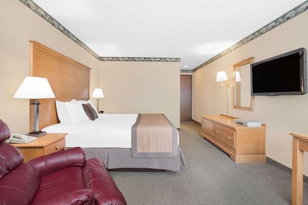  - Ramada Hotel Waupaca